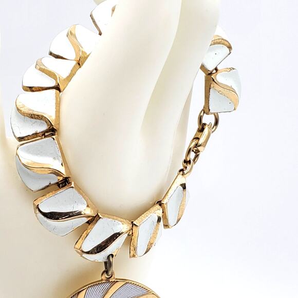 Coro White Enamel Bracelet Large Charm Gold Tone Chunky Link Vintage 1960s 70s - Picture 2 of 8